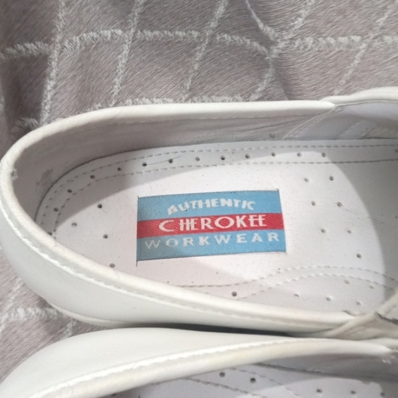 Cherokee Workwear White Slip ons  Size 7 med - Picture 4 of 6